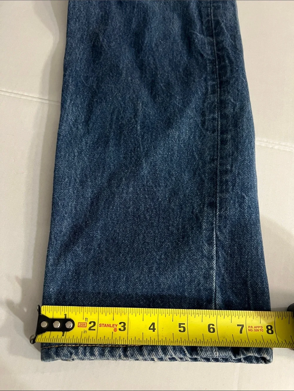90's VINTAGE LEVI'S 501xx MADE IN USA STRAIGHT LEG DARK WASH BUTTON FLY JEANS